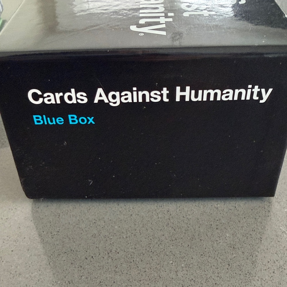 Cards Against Humanity Blue Box - Picture 3 of 7